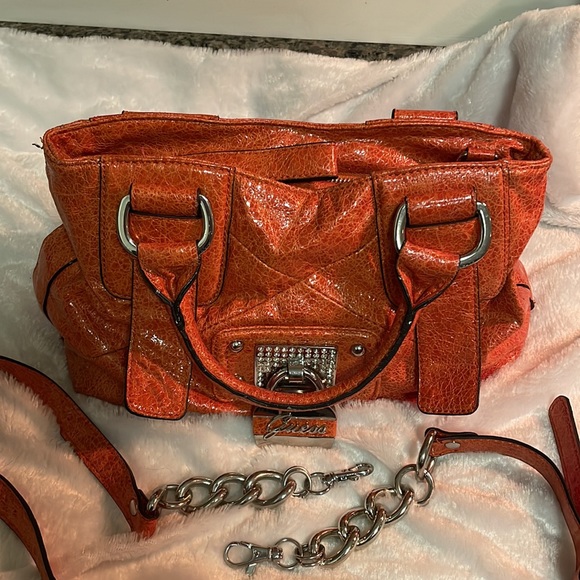beautiful soft Leather bag by Guess 12”9”4” - Picture 3 of 7